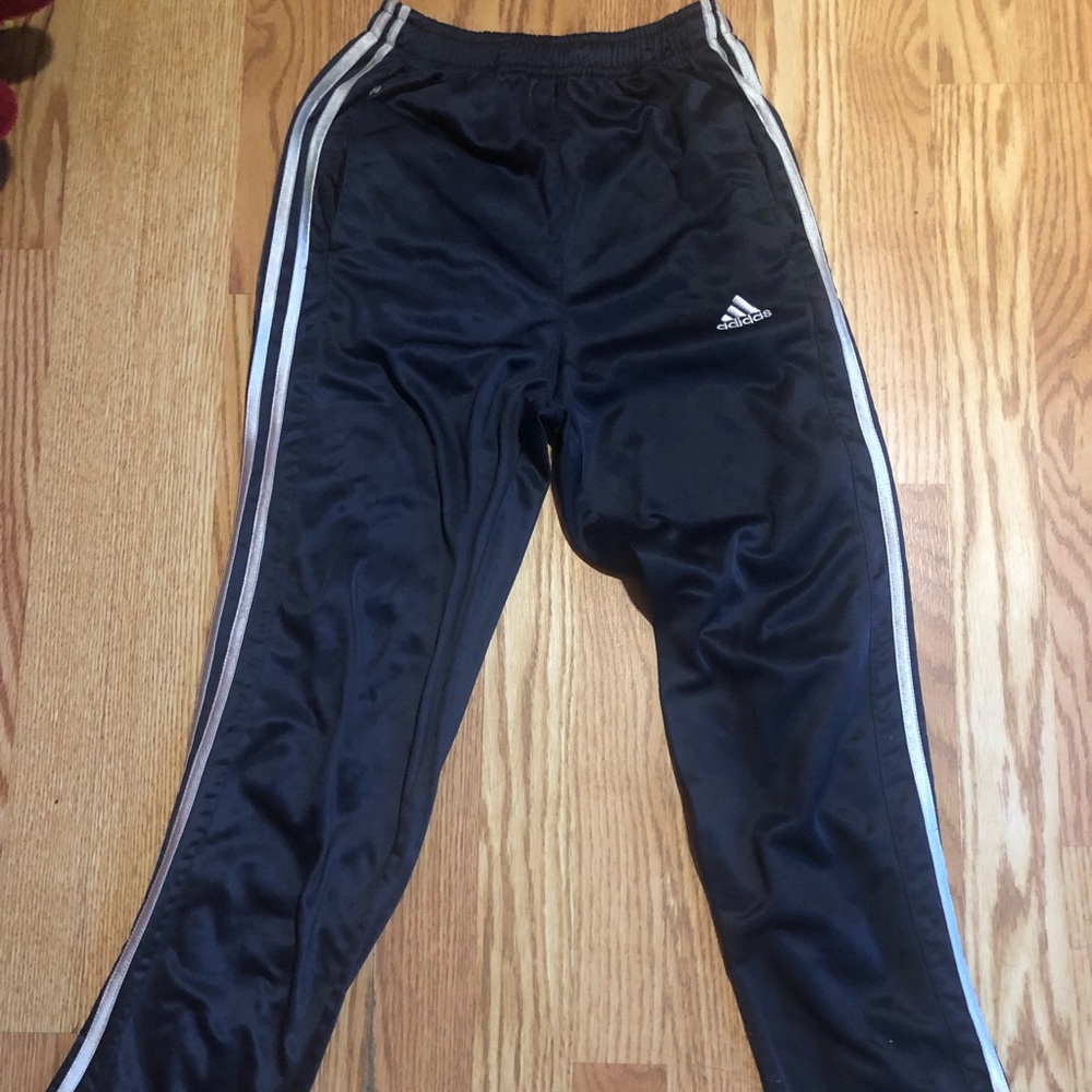 Size large but they do run small! Joggers 🏃🏻‍♀️